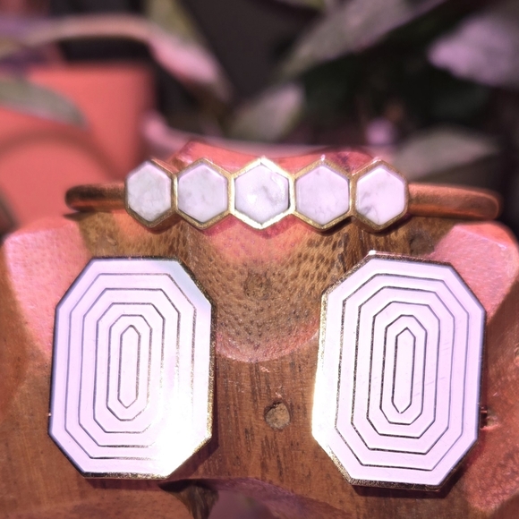 Geometric White/Gold Earrings with White buffalo turquoise bangle - Picture 5 of 5